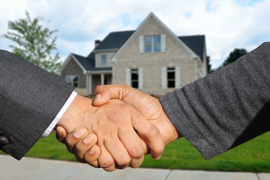 Seller and real estate broker shaking hands