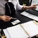 Flat fee real estate broker giving professional advice to client