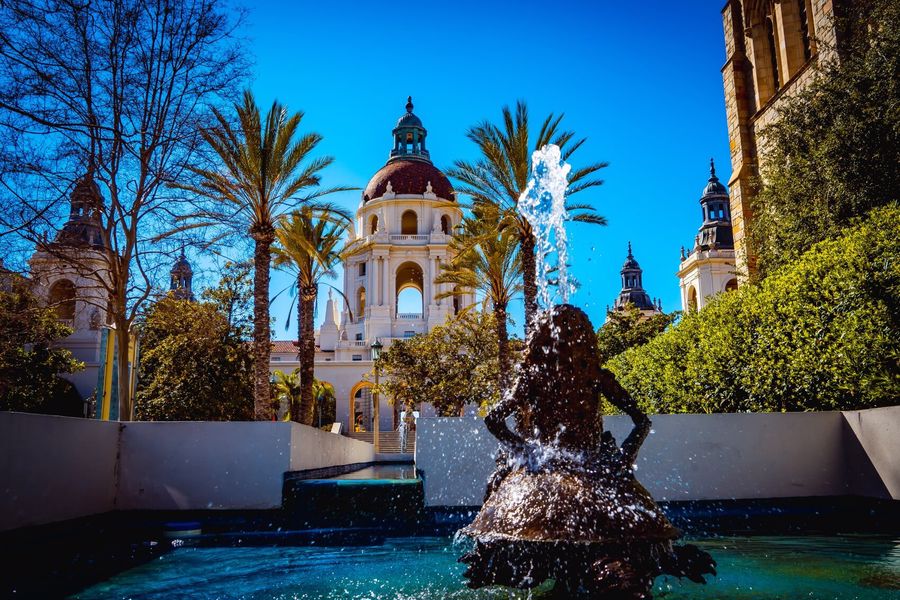 Fountain at the center of Pasadena