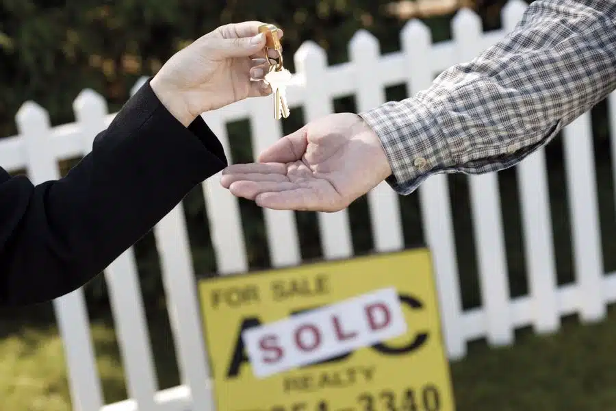Realtor handing out the house keys to buyer