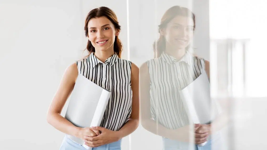 a white female real estate agent